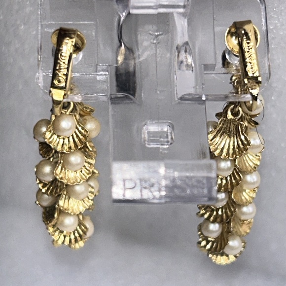 Vintage Avon Clip on Dangle Earrings Gold Plated Pearls on half Shells size 1.5" - Picture 8 of 15